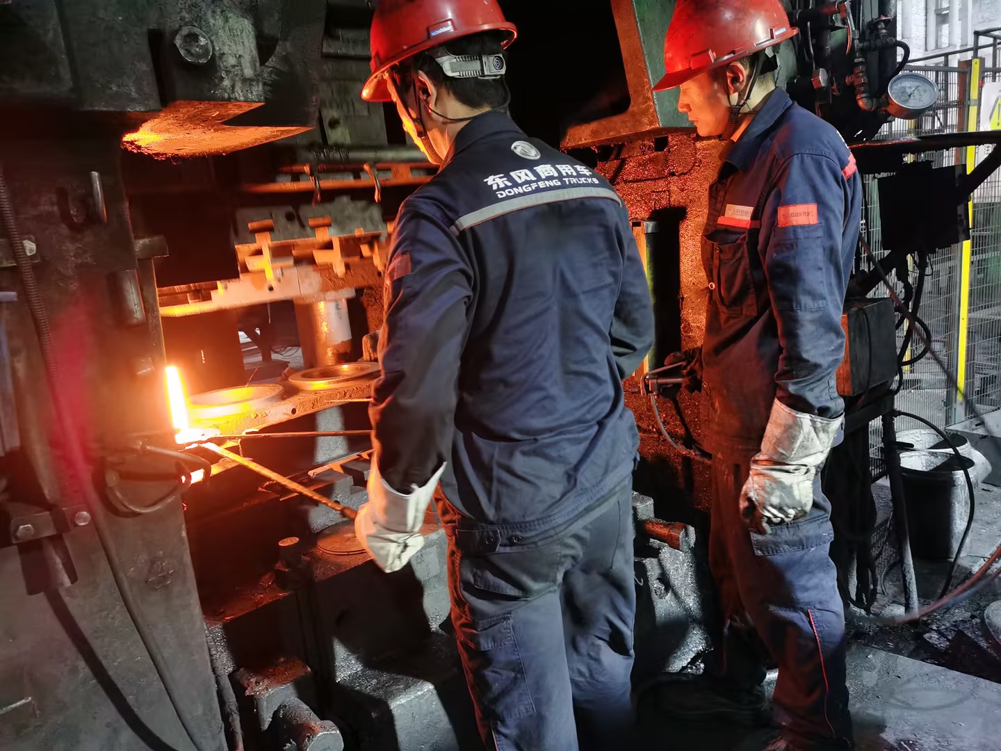 生產(chǎn)掠影.jpg 生產(chǎn)掠影.jpg